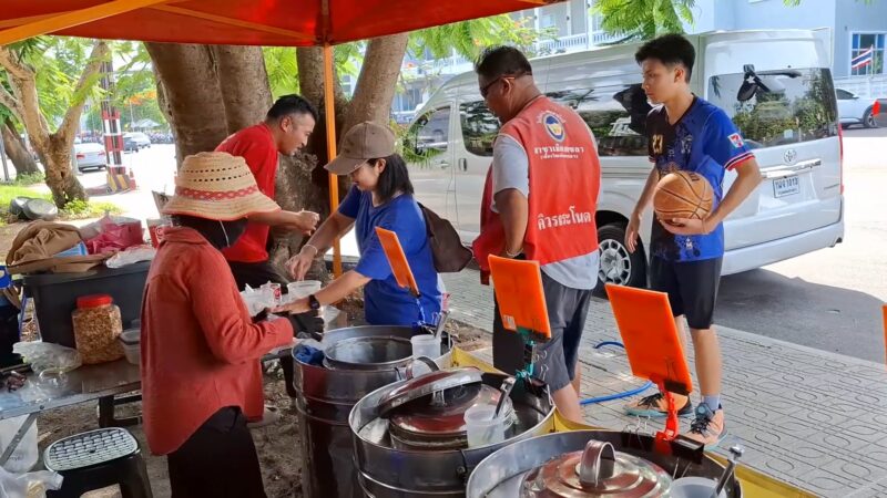 ไอติมกะทิสด สูตรโบราณ 5 ถัง 5 สูตร ร้านดังเมืองสงขลา ที่ขายมานานกว่า 7 ปี จนเป็นที่รู้จักของชาวสงขลา ในแต่ละวันลูกค้าเพียบ