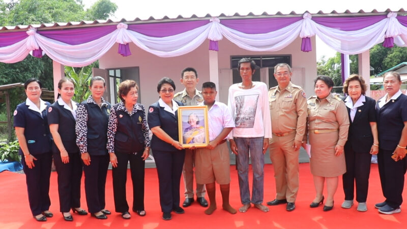 เหล่ากาชาดจังหวัดสิงห์บุรี สร้างบ้านซ่อมแซมบ้านให้ผู้พิการ ผู้ยากไร้ ผู้ด้อยโอกาส