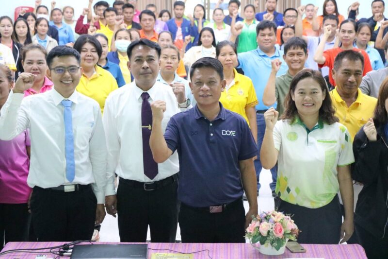 ร้อยเอ็ด-เกษตรจังหวัดร้อยเอ็ด เชิญชวนเกษตรกรขึ้นทะเบียนเกษตรกรผ่านทีมพี่เลี้ยงในการใช้เทคโนโลยีขึ้นทะเบียนเกษตรกรปี 2568 ด้วยสมาร์ทโฟนครอบคลุมทั้ง 20 อำเภอ