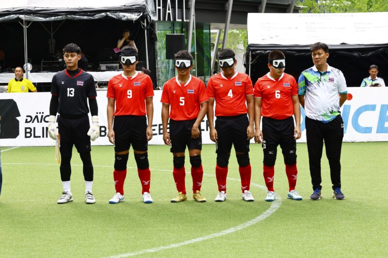 ทัพนักเตะคนตาบอดทีมชาติไทย ปรับทัพส่งชุดดาวรุ่งลงดวลเจ้าภาพ ญี่ปุ่น ก่อนจะพลาดช่วงสองนาทีสุดท้าย พ่ายไปหวุดหวิด 0-1 รั้งอันดับ 4 ของกลุ่ม