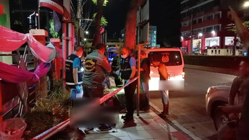 สลดชายนิรนามปีนเสาไฟฟ้าสูงกว่า 5 เมตร ก่อนตกลงมาเสียชีวิตคาที่บนทางเท้า