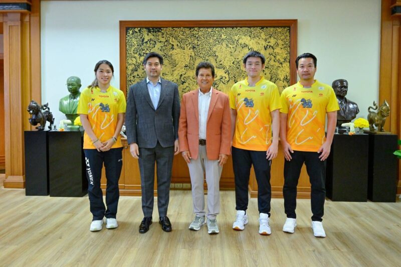 โค้ชเป้” นำ “เมย์-วิว” ขอบคุณสิงห์ หลังหนุนบ้านทองหยอดสู่มือ 1 โลก