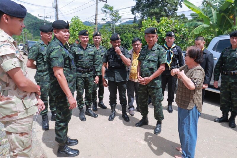 “ลงพื้นที่ถึงแนวหน้า” แม่ทัพภาคที่ 4 ตรวจเยี่ยมชุดคุ้มครองตำบลถ้ำทะลุ อ.บันนังสตา จ.ยะลา เสริมพลังใจ – ผนึกกำลังสร้างสันติสุขอย่างยั่งยืน