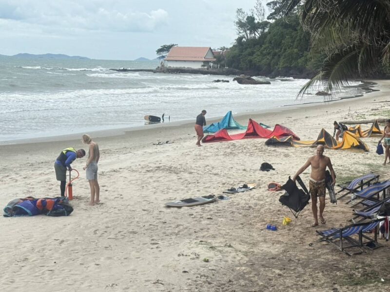 นทท.วอน จัดระเบียบอ่าวไข่ หาดหรูเมืองสุนทรภู่ ครูกวีศรียูเนสโก้
