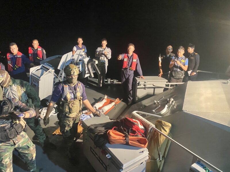 จ.ตราด – ศรชล.ภาค.๑ นำเรือออกช่วยสองลูกเรือบาดเจ็บ หลังเรือขนถ่ายน้ำมันไฟไหม้กลางทะเล“หวิดดับ”
