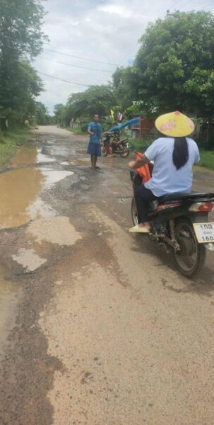 ยโสธร ชาวบ้านร้องถนนชำรุดเป็นหลุมบ่อ นานนับ2 ปี วอนเร่งแก้ไข