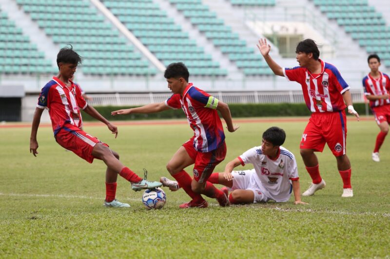 “อัสสัมชัญ” โชว์ฟอร์มสด อัด “อัสสัมชัญธนบุรี” สุดมัน 3-1 คว้าตั๋วนัดชิงดำได้สำเร็จ ส่วน “สวนกุหลาบวิทยาลัย” คว้าชัยเหนือ “พิชญบัณฑิต” ไปได้ 2-0 ผ่านเข้าไปชิงชัยกับ “อัสสัมชัญ” ศึกลูกหนังขาสั้น “กรมพลศึกษา เดลินิวส์ คัพ 2025” รุ่น 16 ปี ก.