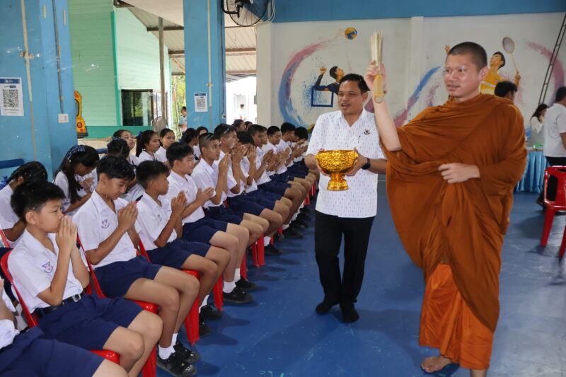 โรงเรียนอนุบาลจันทบุรีจัดพิธีทอดผ้าป่าการศึกษา ระดมทุนก่อสร้างโดมอเนกประสงค์ ได้รับความเมตตาจากพระอาจารย์ประเวศเจ้าอาวาสวัดป่าคลองมะลิเป็นประธานฝ่ายสงฆ์