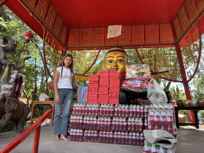 ปทุมธานี – เฮงปังสาวมาแก้บนกุมารทองเจ้าสัวเฮงหลังขอโชคออนไลน์ถูกหวย3.5แสนก่อนส่องเลขเด็ดงวดใหม่