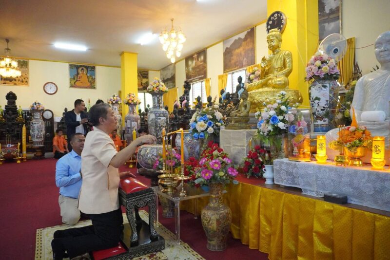 ผู้ว่าฯ จันทบุรี นำทอดกฐินสามัคคี ณ วัดเขาสุกิม ยอดเงินกว่า 8.4 ล้านบาท