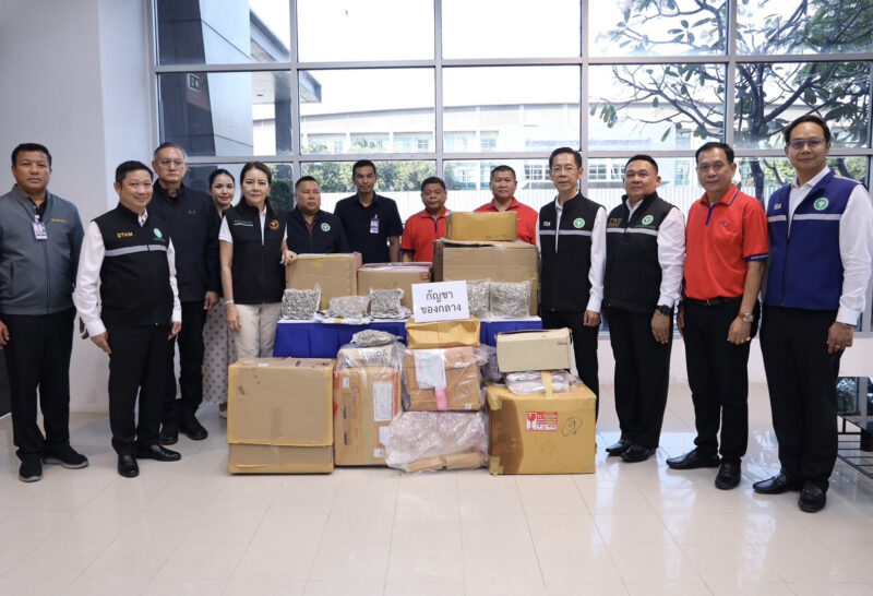 สธ.ผนึกกำลัง ไปรษณีย์ไทย เดินหน้าปราบปรามลักลอบส่งออกกัญชายึดพัสดุต้องสงสัยกว่า 1,500 ชิ้น ที่สนามบินสุวรรณภูมิ