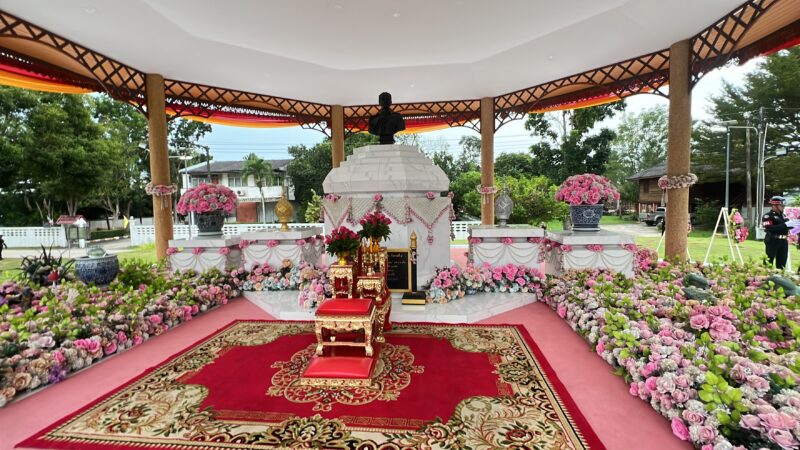 ชุมพร – มทบ.44จัดพิธีถวายราชสักการะและวางพวงมาลา พระบรมรูป ร.5