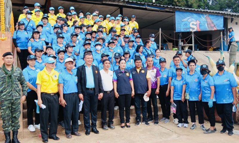 ชุมพร-นายกโต้งมอบภารกิจ เลขากิต ขึ้นเขา 219 ขั้น ร่วมทำความสะอาดเจดีย์ครอบเท้าเสือ บนยอดเขาพ่อตาหินช้าง