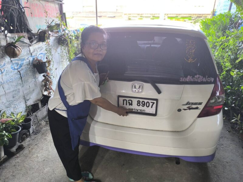 นครนายก – ชาวบ้านพบต้นกล้วยโผล่ออกจากต้นเก่าแต่อยู่ในต้นเดียวกันคล้ายต้นแฝด ไม่พลาดขอเลขเด็ดใกล้วันหวยออก