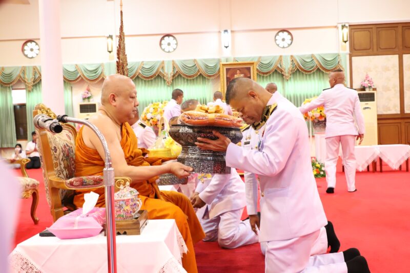 ปทุมธานี – ในหลวงพระราชทานน้ำสรง ผ้าไตร ถวาย พระราชวรเมธาจารย์ อายุวัฒนมงคล 61 ปี