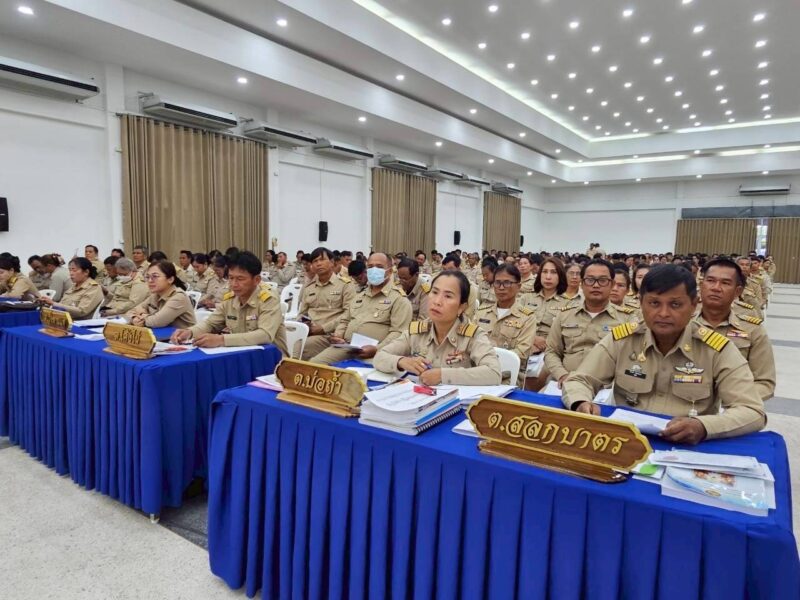 กำแพงเพชร – อำเภอขาณุฯประชุมกำนันผู้ใหญ่บ้าน “กำนันตู้”หยอดคำหวาน ประชาชน“คิด กำนันตู้ช่วยทำ!”