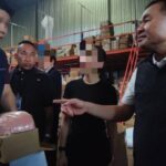 ปทุมธานี – ผวาไดร์เป่าผมมรณะ รมช.อุตสาหกรรมนำ DSI บุกยึดเครื่องใช้ไฟฟ้าไร้มอก.กว่าแสนชิ้น
