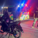 หนุ่มรถเก๋งสุดเซ็งขับรถจะไปทำธุระเจอสาวขี่มอไซค์ย้อนศรมาชนทำเสียเวลา