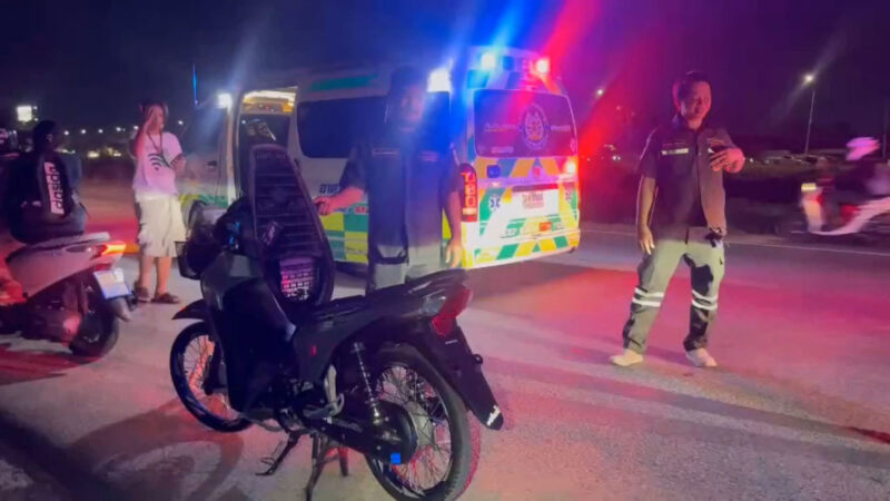 หนุ่มรถเก๋งสุดเซ็งขับรถจะไปทำธุระเจอสาวขี่มอไซค์ย้อนศรมาชนทำเสียเวลา