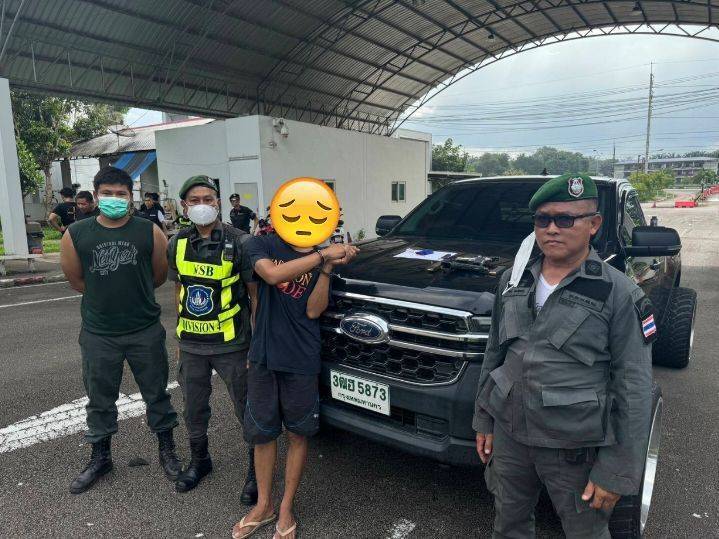 12-11-68ชุมพร-รวบคาด่านลูกอดีตนายกอบต.คนดังชุมพรในรถซุกปืน-ยาบ้าพาค้นบ้านผงะพบปืน-กระสุนอื้อ