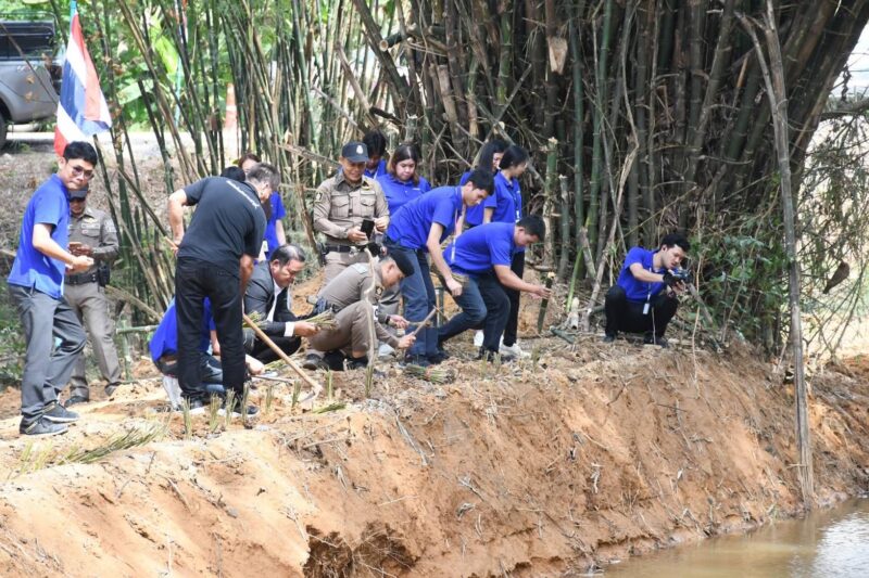 “องคมนตรีเปิดโครงการพัฒนาแหล่งน้ำชุมชนคชานุรักษ์บ้านเขาใหญ่ชลบุรี”เดินหน้าสานพระราชดำริ แก้ปัญหาคนกับช้างป่าอย่างยั่งยืน