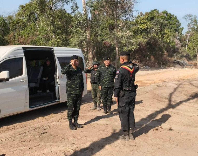 เยี่ยมให้กำลังใจทหารตามแนวชายแดน พันเอก กิตติศักดิ์ บังพิมาย ผู้บังคับหน่วยเฉพาะกิจกรมทหารพรานที่ 26 ให้การต้อนรับ พลเอก บุญสิน พาดกลาง อดีตแม่ทัพภาคที่ 2 และที่ปรึกษา ผู้บัญชาการทหารบก เนื่องในโอกาส เดินทางมามอบสิ่งของอุปโภคบริโภค ให้กับหน่วย เพื่อเป็นขวัญกำลังใจในการปฏิบัติงานต่อไป