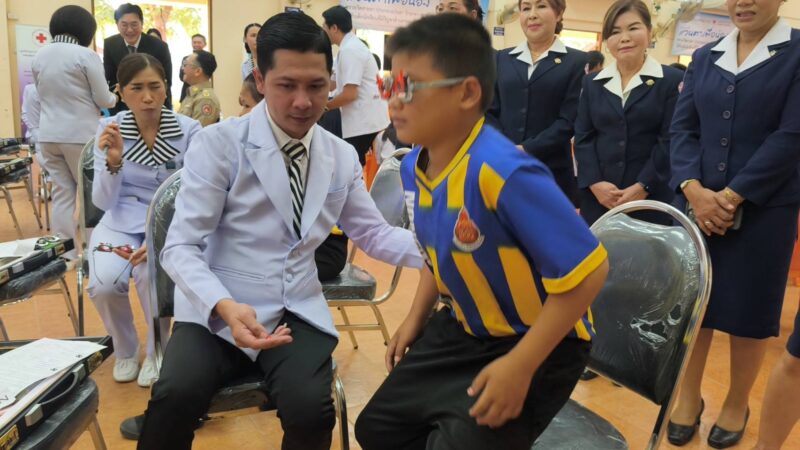 ข่าว แว่นท็อปเจริญ ร่วมกับ มูลนิธิสงเคราะห์เด็กของสภากาชาดไทย เดินหน้าสานต่อ “โครงการแว่นตาเพื่อน้อง”