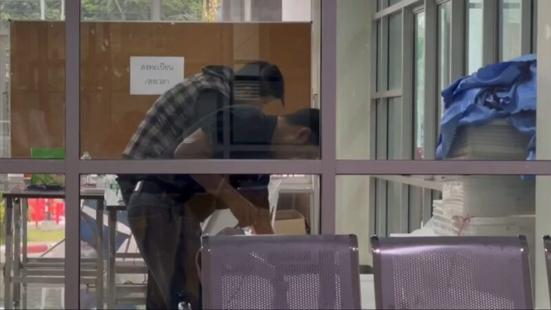 รองปลัดเทศบาลเมืองคอหงส์เร่งรีเช็คคะแนนเลือกตั้งที่หายไปใกล้แล้วเสร็จ