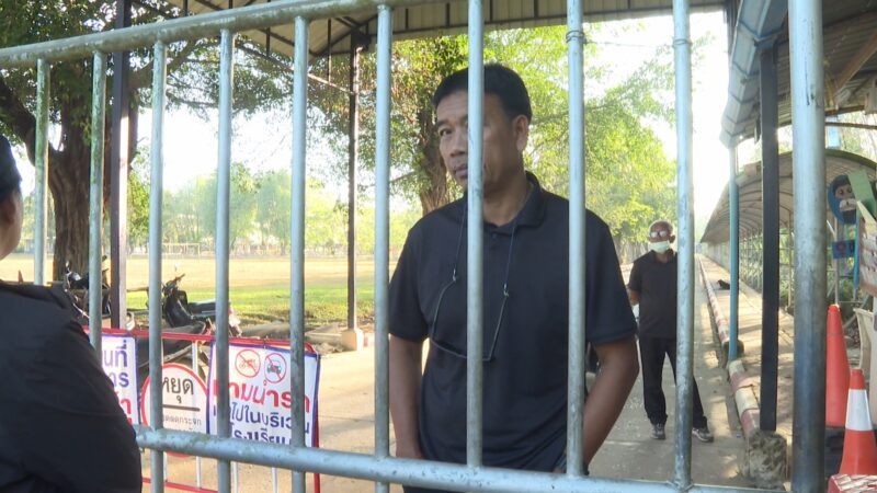 โรงเรียนประกาศปิด 2 วัน ขณะที่ผู้ปกครองพาบุตรหลานมาเอารถจักรยานยนต์ ที่จอดติดคาอยู่ในโรงเรียนตั้งแต่เมื่อวาน