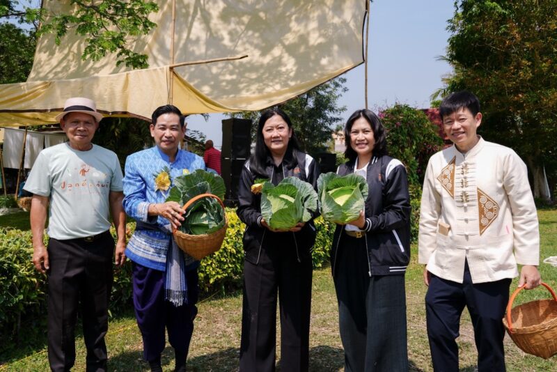 สสส. – กลุ่มโรงเรียนเพชรท่าวุ้ง – มูลนิธิ MOA ไทย ลงนาม MOU ขับเคลื่อน “ระบบอาหารสุขภาวะ” สู่โรงเรียนและชุมชนต้นแบบ ในงานเทศกาล “ปลูกดี กินดี วิถีเกษตรธรรมชาติ” ครั้งที่ 13