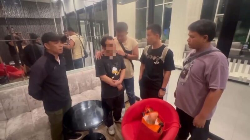 สืบสมุทรปราการ บุกทลายโกดังมรณะ บุหรี่ไฟฟ้าผสมสารร้าย “เอโทมิเดท” รวบ 3 ผู้ต้องหา เงินสดเกือบล้าน เครือข่ายขายพิษสู่เยาวชน