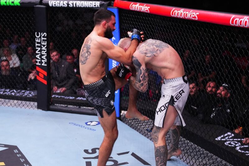 โวลคานอฟสกี ป้องกันแชมป์หรู โชว์เหนือชนะคะแนนย้ำแค้น โลเปส ศึก UFC325