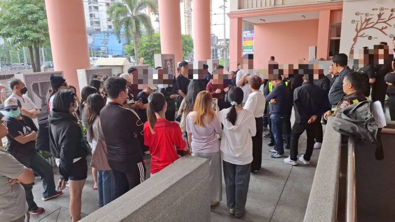 มวลชนชาวพระประแดงรวมตัวทวงถามผลคะแนนเลือกตั้งเขต 6 พบบางหน่วยมีพิรุธการเลือกตั้งในครั้งนี้