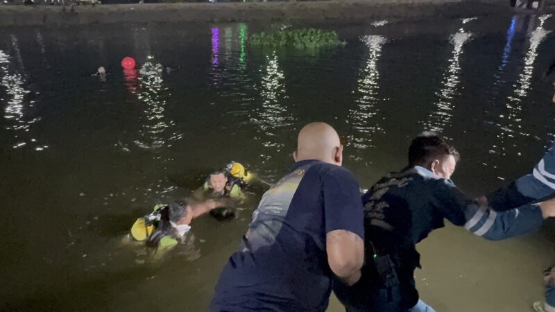 หนุ่มวัย25ปีดื่มสุราแล้วคึกชวนเพื่อนท้าแข่งว่ายน้ำข้ามคลองสุดท้ายหมดแรงจมน้ำหายต่อหน้าเพื่อน