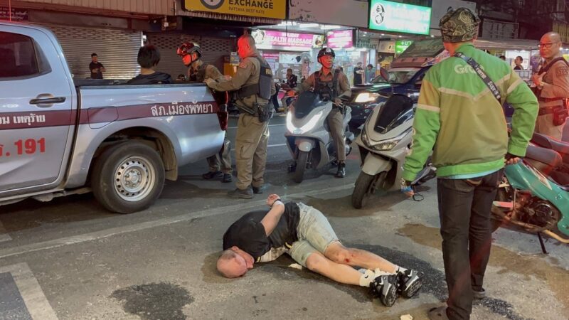 เดือด รุมสกรัมหนุ่มรัสเซียเมาเพี้ยนทำร้ายผู้หญิงไทย