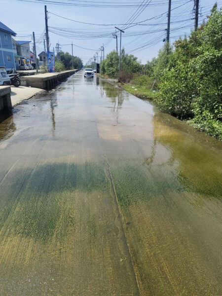 ป้ายคลายทุกข์!! ชาวบ้านโวย กรมชลฯแก้ปัญหาไม่ตรงจุด