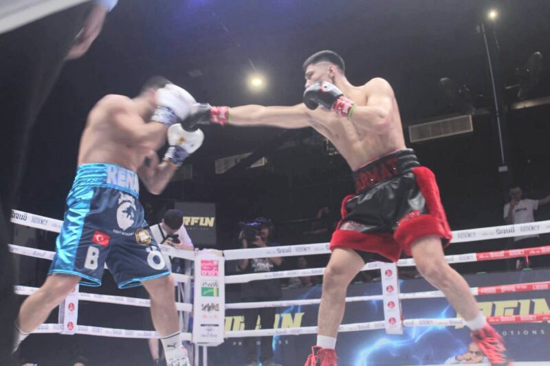 “สุดแกร่ง”อาร์มัต อามานูลี่ แชมป์จากคาซัคสถานควงกำปั้นทรงพลังน็อค เคนาน กูเซล จากตุรกี ยกที่ 6 ป้องกันแชมป์ WBA Asia รุ่นมิดเดิลเวท สบายๆ