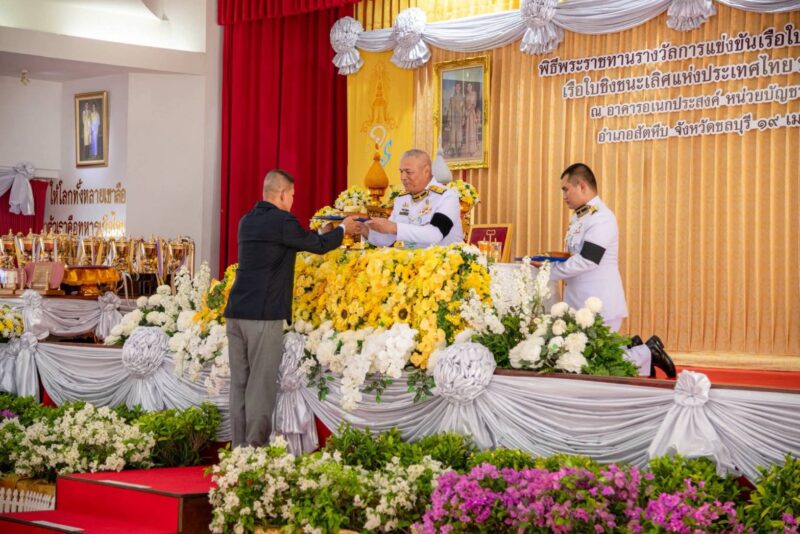 พระบาทสมเด็จพระเจ้าอยู่หัวทรงพระกรุณาโปรดเกล้าโปรดกระหม่อมให้ผู้แทนพระองค์ ไปในการพระราชทานรางวัลแก่ผู้ชนะเลิศในการแข่งขันเรือใบทางไกล ครั้งที่ 43 รายการเรือใบข้ามอ่าวชิงรางวัลหางเสือเรือพระที่นั่ง “เวคา” และการแข่งขันเรือใบชิงชนะเลิศแห่งประเทศไทย ประจำปี 2569