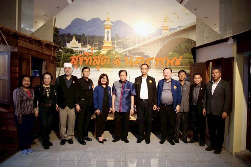 กมธ.วิสามัญการพิทักษ์และเทิดทูนสถาบันฯ วุฒิสภาลงพื้นที่นครพนม เตรียมผนึกกำลังทุกภาคส่วนดัน “หอเฉลิมพระเกียรติพระราชวงศ์จักรี” สู่การเป็นอุทยานเชิงประวัติศาสตร์ระดับสากล พร้อมชูจุดเด่นพื้นที่ยุทธศาสตร์ที่เชื่อมโยงสองบุคคลสำคัญของโลก