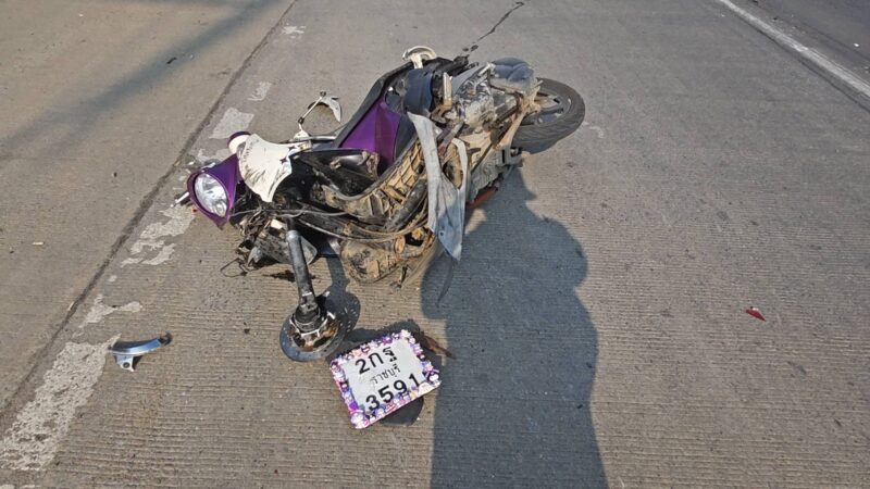 ปทุมธานี – กล้องหน้ารถจับภาพนศ.สาวขับจยย.ถูกรถเทเลอร์ชนเสียชีวิต