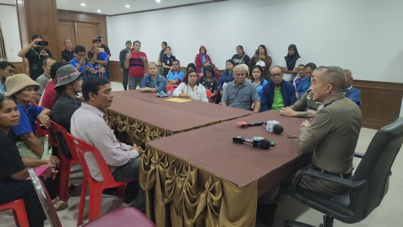 “ลูกกำนันยอง” ขนญาติกว่า 40 คน ร้อง ผบช.ภ.9 ให้แย้งอัยการ หลังสั่งไม่ฟ้อง “นายก วิทย์-น้องชาย” คนรับงานสั่งการฆ่าพ่อ ผวาออกมายุ่งเหยิงพยาน