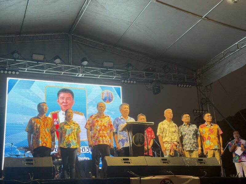 ประจวบคีรีขันธ์ _”นายกอนุทิน” พร้อมนักการเมืองข้าราชการ ชุมพร – ประจวบฯ ร่วมเปิดงานสงกรานต์ “งานวันไหลบางเบิด” นักท่องเที่ยวแห่เล่นน้ำหลายพัน