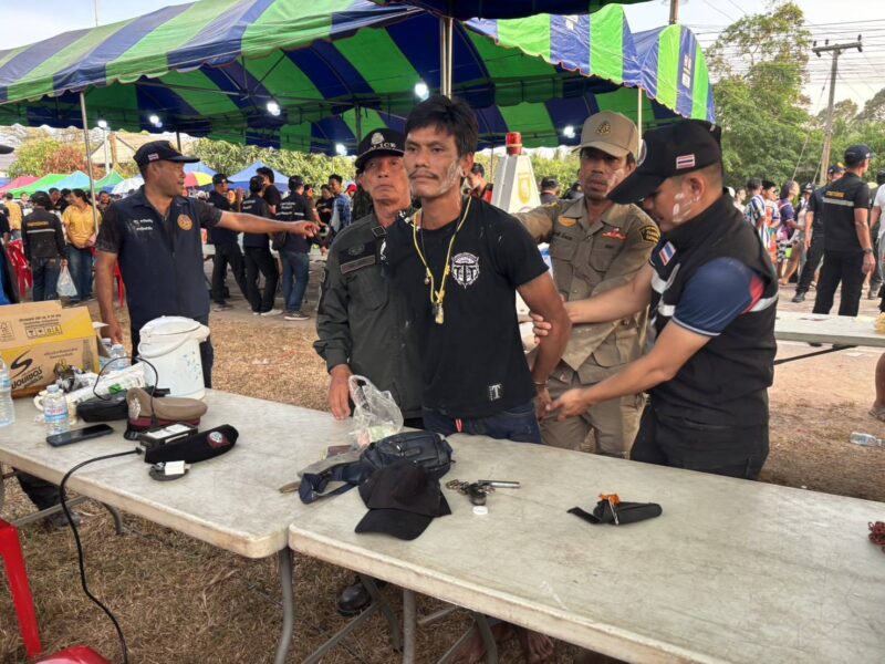 ระทึก! กอ.รมน.ไล่ตะครุบต่างด้าวนำปืนเข้างานวันไหล ขณะนายกอนุทิน เป็นประธานเปิดงาน