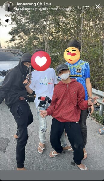 วัยรุ่นกร่างยิงปืนหน้ามัสยิดกลาง หันกระบอกปืนออกถนน เสี่ยงโดนผู้สัญจร ก่อนโพสต์อวดปืนและคลิปลงโซลเชียล