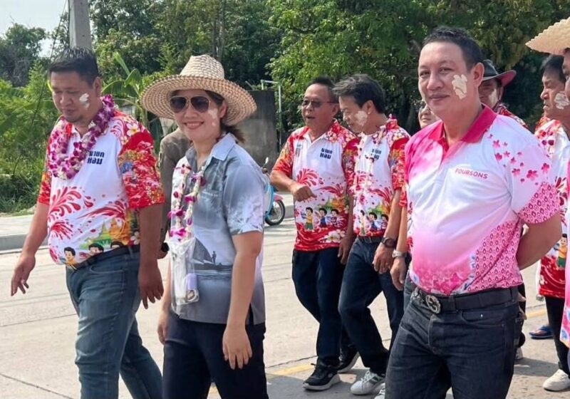 “สจ.กิ๊บ” นำชาวบ้านบึงสืบสานประเพณีแห่พระวันไหล มอบโล่เชิดชูผู้สนับสนุน สร้างความสามัคคีชุมชน