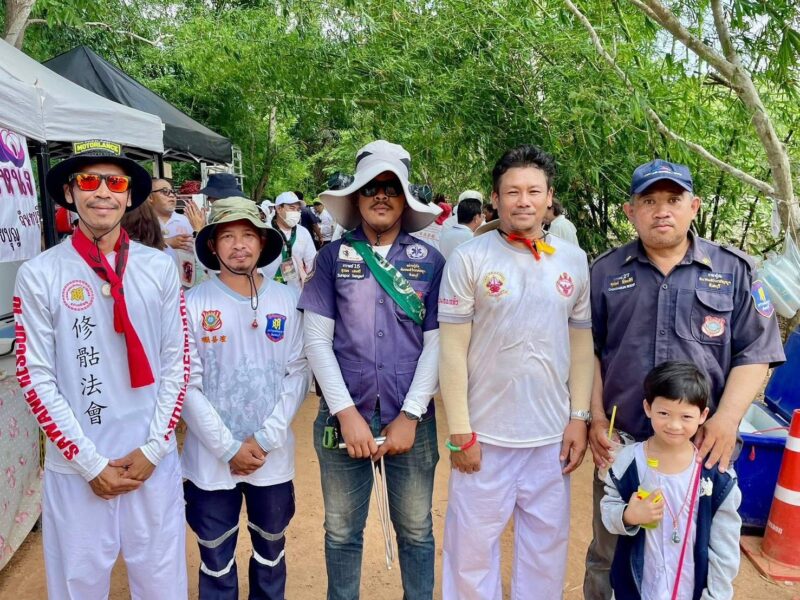 งานมหากุศลเก็บศพไร้ญาติ ล้างป่าช้าจันทบุรี ครั้งที่ 5 เหลืออีก 6 วัน ปิดสุสาน สาธุชนร่วมงานคับคั่ง