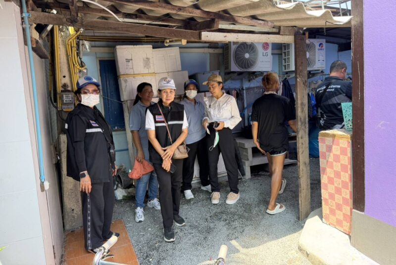 เทศบาลตำบลคลองตำหรุลงพื้นที่เยี่ยมให้กำลังใจประชาชนกลุ่มเปราะบางในชุมชน