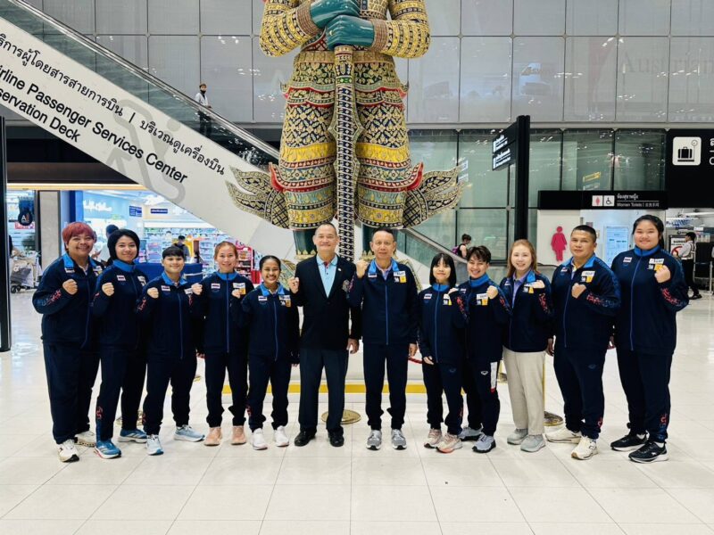 พลเอก วิสุทธิ์ เดชสกุล เลขาธิการสมาคมกีฬายกน้ำหนักสมัครเล่นแห่งประเทศไทย ในฐานะผู้จัดการทีม นำคณะนักกีฬาและผู้ฝึกสอนเดินทางสู่เมืองอิสเมอิลีอา ประเทศอียิปต์ เพื่อร่วมแข่งขันยกน้ำหนักเยาวชนชิงชนะเลิศแห่งโลก ประจำปี 2569 ระหว่างวันที่ 2-8 พฤษภาคม 2569