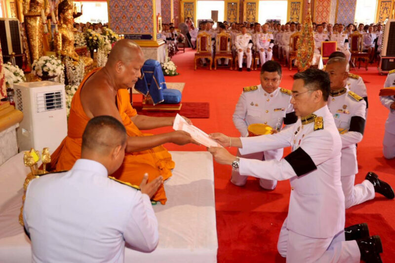 พระบาทสมเด็จพระเจ้าอยู่หัว ทรงพระกรุณาโปรดเกล้า ฯ ให้ นายเศรษฐพุฒิ สุทธิวาทนฤพุฒิ องคมนตรี เชิญสัญญาบัตร พัดยศ และผ้าไตร ถวาย แด่ พระราชวิชิรคณาทร