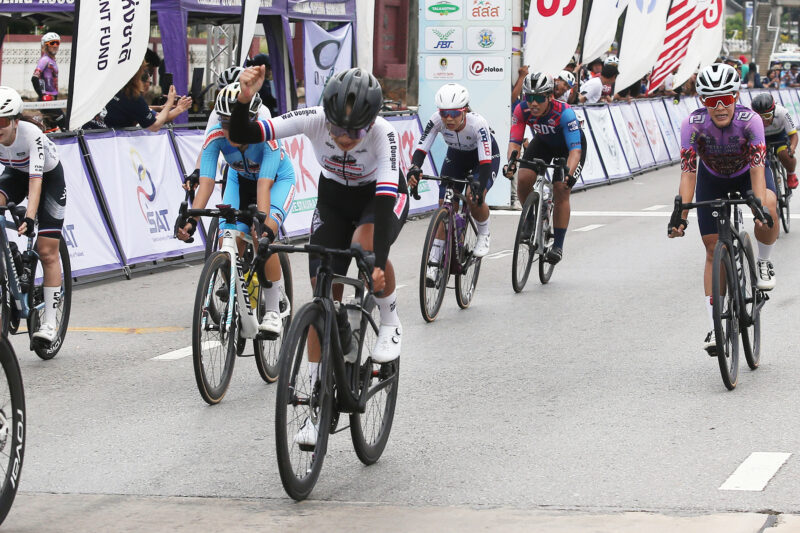 “ธนภัทร” ฟอร์มแรงคว้าดับเบิ้ลแชมป์ “เพชรดารินทร์” แชมป์ประชาชนหญิง ศึกสองล้อประเทศไทยสนาม 4 จันทบุรี